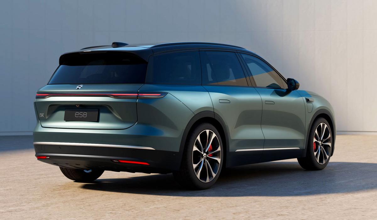 Nio ES8